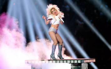 Lady Gaga让我们看了一场假的无人机阵列飞行