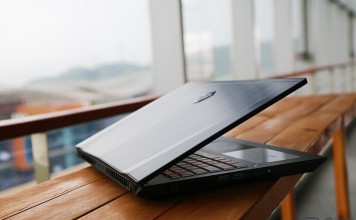 八代标压游戏本未必贵!想选游戏本看这里就够了,100帧吃鸡性价比超高