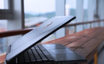 这样的笔记本配机械键盘超燃:请扔掉外接键盘以提升手感!