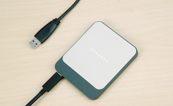 【零镜评测】小巧便携,19秒传输完高清电影,希捷FAST移动SSD完全胜任“移动的系统盘”!