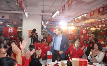 米粉起诉小米要求“与雷总聚餐”,小米回应之后,还可以说什么?