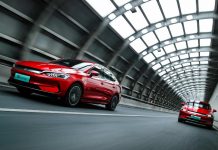 中国新能源汽车占比首次突破40%